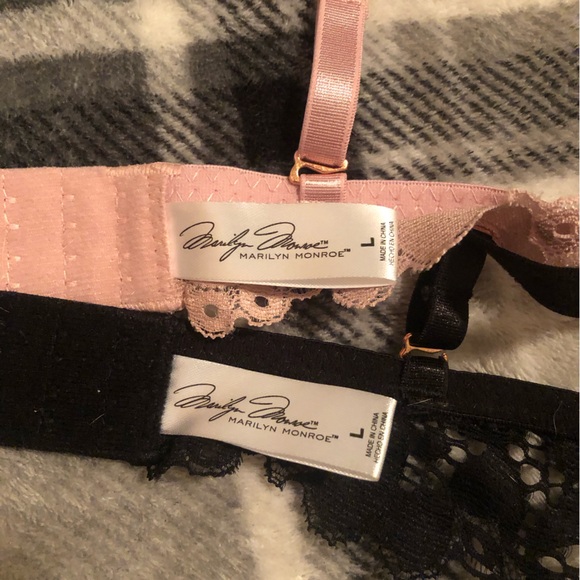 Marilyn Monroe bras - Picture 3 of 3